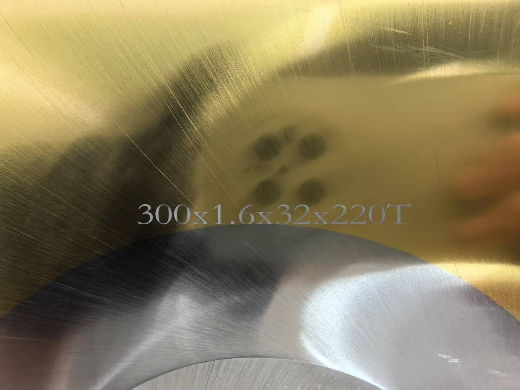 M42高速钢锯片 300×1.6×32×220T (4) Foto M42速钢锯 300×1.6×32×220T (4)