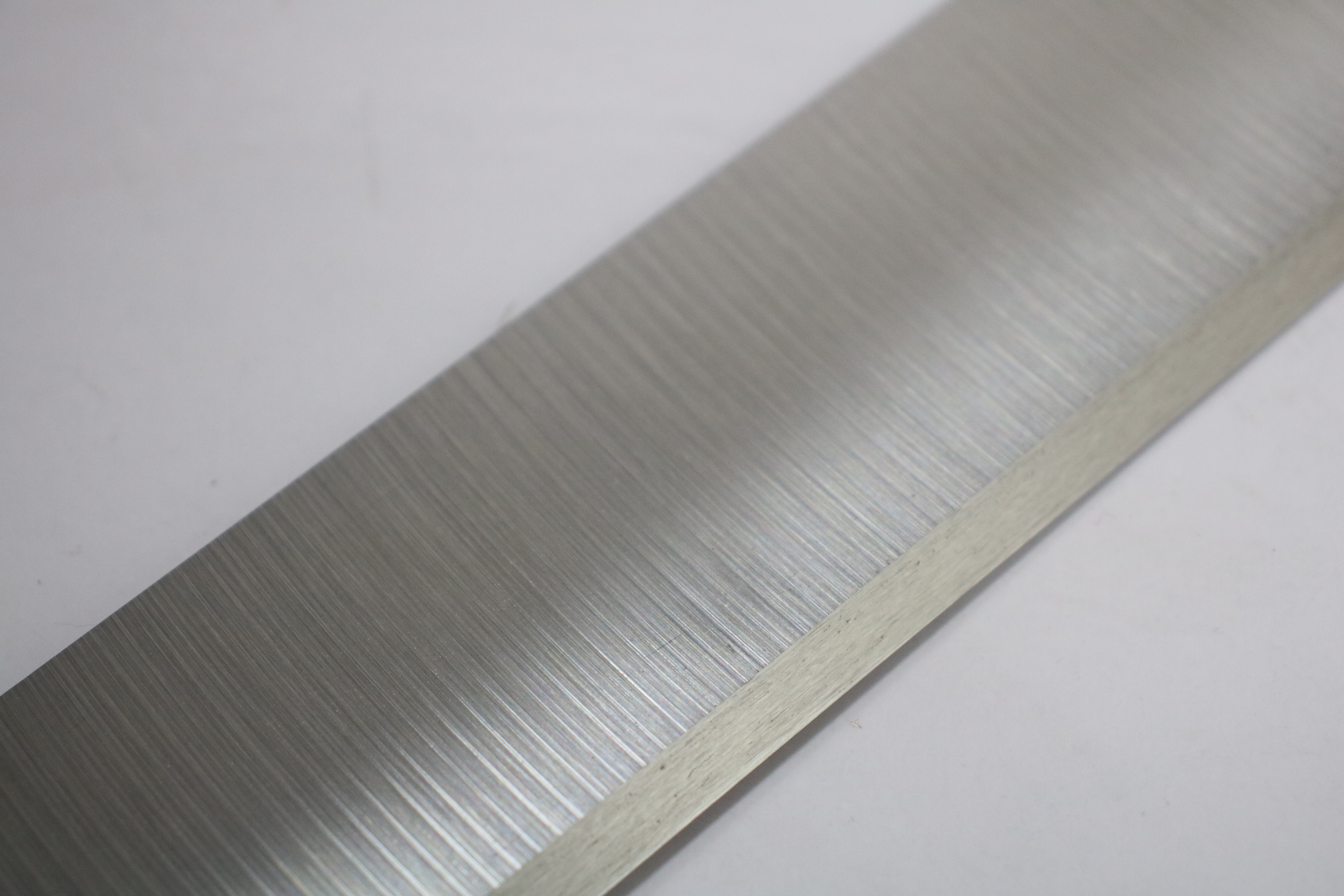 High-Speed Steel (HSS) Planer Blades Bilah Planer Baja Kecepatan Tinggi (HSS).