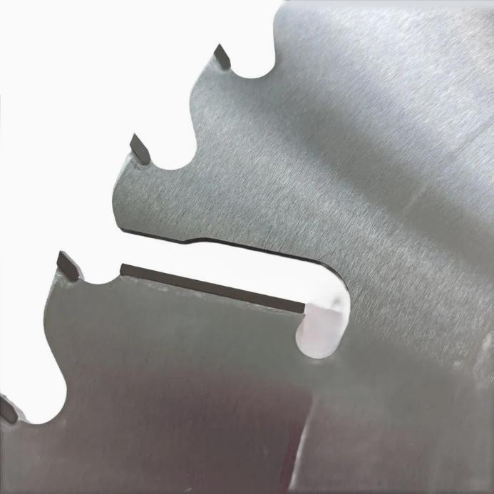 Gergaji multi-blade dengan scraper
