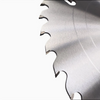Gergaji multi-blade dengan scraper